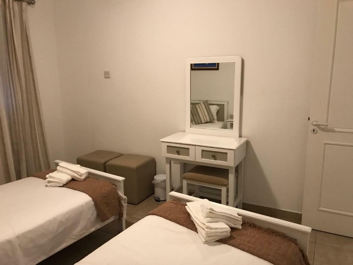 Kings Palace - Fabulous Pool-Side 2 Bed Apartment Paphos Ngoại thất bức ảnh