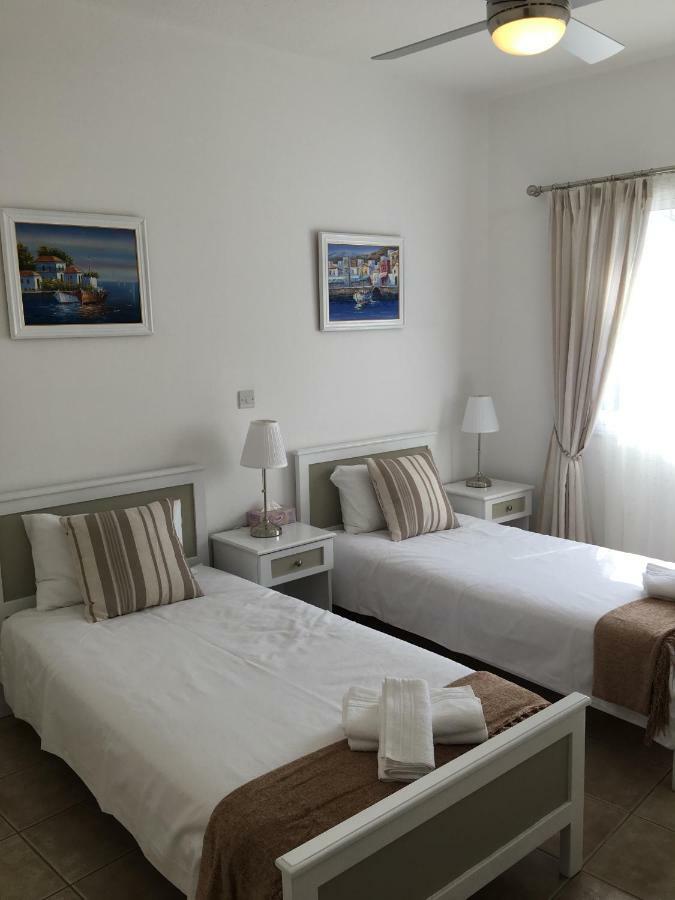 Kings Palace - Fabulous Pool-Side 2 Bed Apartment Paphos Ngoại thất bức ảnh