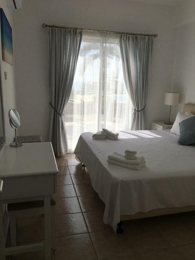 Kings Palace - Fabulous Pool-Side 2 Bed Apartment Paphos Ngoại thất bức ảnh